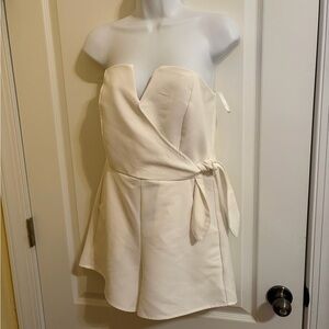 Pants Store White strapless romper with tie and pockets